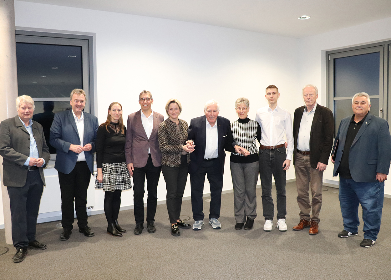Geschäftsführer Reiner Höhn mit Familie, Wirtschaftsministerin Dr. Nicole Hoffmeister-Kraut, Bürgermeister Thomas Miller, Ortsvorsteher Klaus May und Karlheinz Leopold beim Besuch am 16. Januar 2026